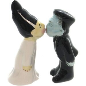 Frankenstein & Bride Kissing Magnetic Salt and Pepper Shaker Couple Kitchen Set